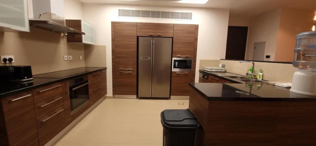 One 2Bhk Elegant Apartment In Muscat Bay 03 Luaran gambar