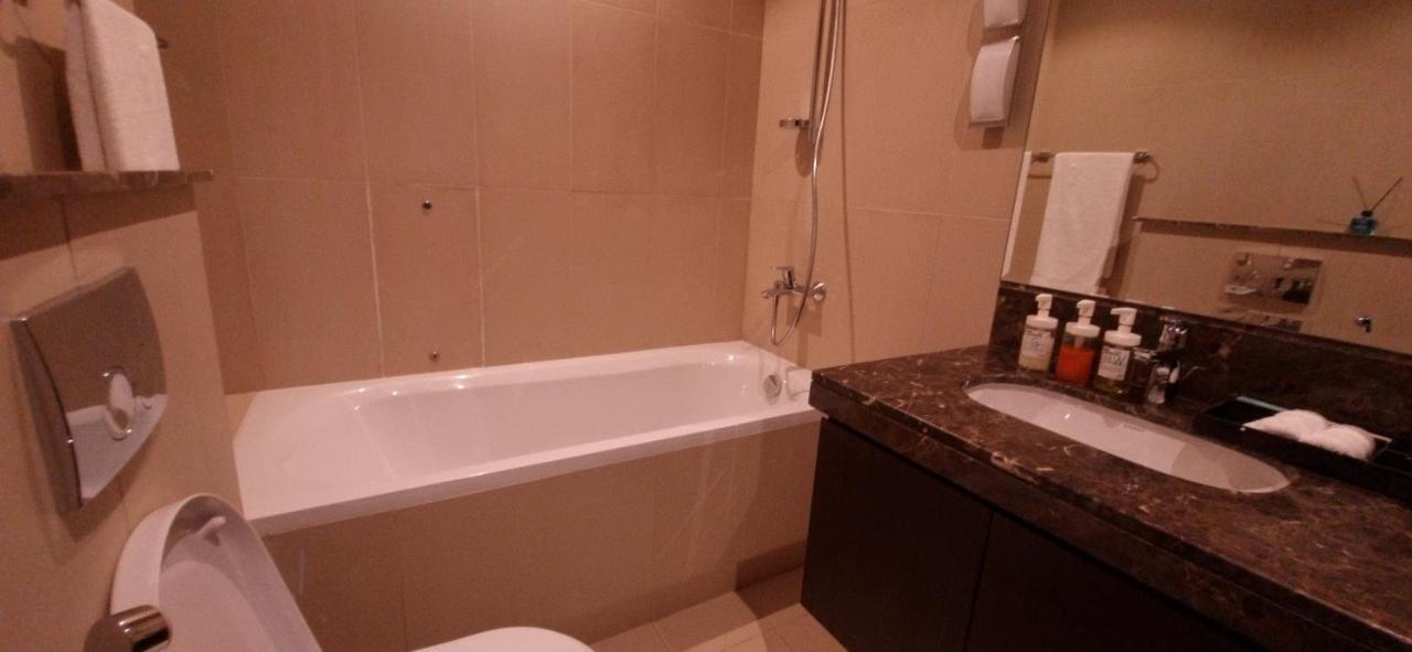 One 2Bhk Elegant Apartment In Muscat Bay 03 Luaran gambar